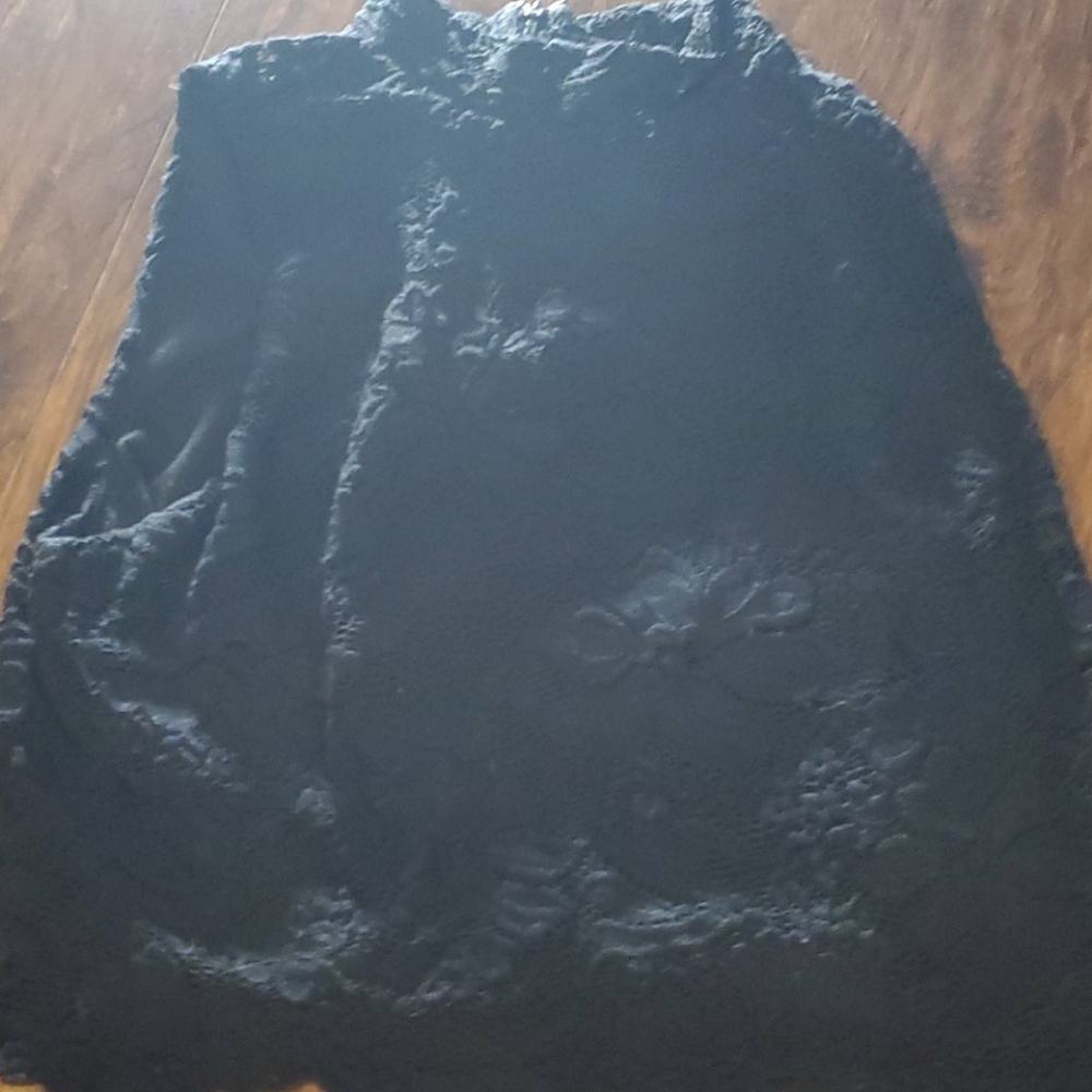 Black floral crop top